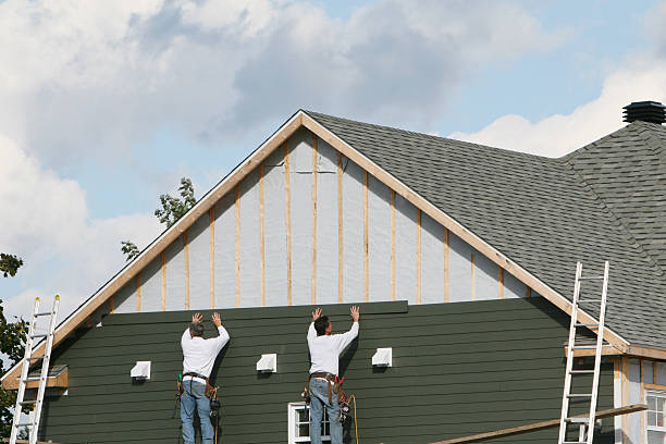 Professional Siding Contractor technician working in Hicksville, OH